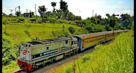 Ijen Crater - Indonesia: How to Get  By Train, Tren-Metro-Indonesia (3)